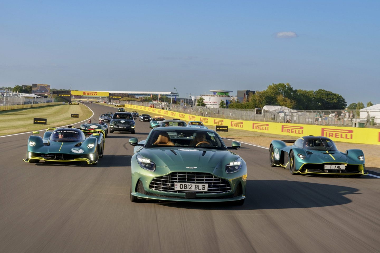 Парад Aston Martin в Сильверстоуне © Aston Martin