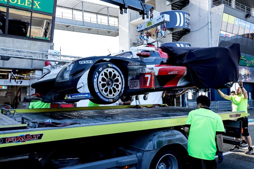 Toyota's bid was further dented by the #7's bizarre multi-car incident