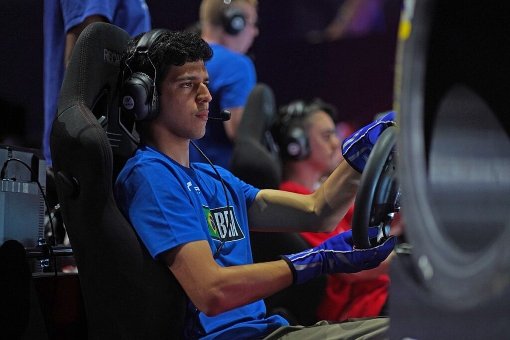 Why A SUPER GT Star Still Competes On The Gran Turismo Video Game