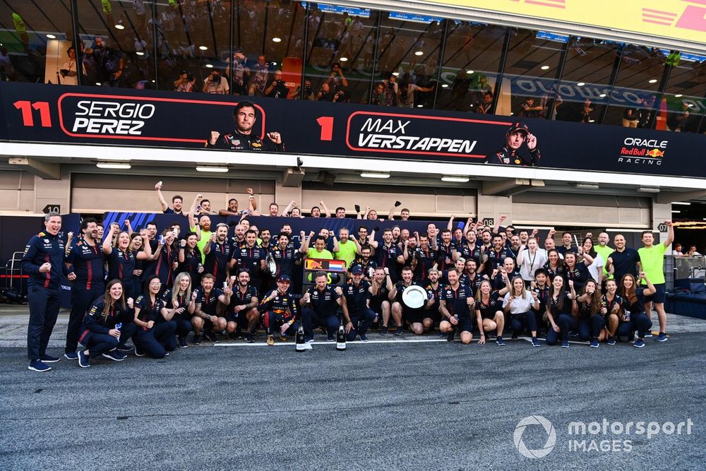 Max Verstappen, Red Bull Racing, 1st position, Christian Horner, Team Principal, Red Bull Racing, Adrian Newey, Chief Technology Officer, Red Bull Racing, the Red Bull team celebrate victory