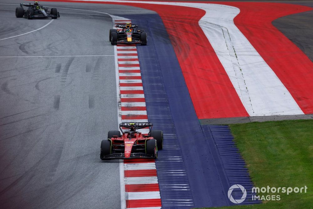Carlos Sainz, Ferrari SF-23, Sergio Perez, Red Bull Racing RB19, Lewis Hamilton, Mercedes F1 W14