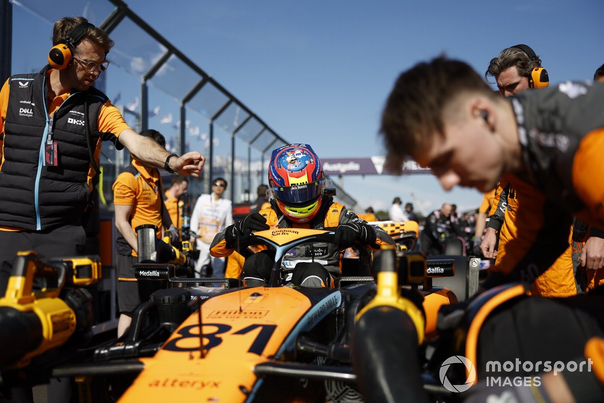 Oscar Piastri, McLaren, on the grid