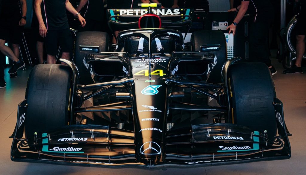 «Прощай, беспонтонная машина. Здравствуй, W14B!» Чем удивила новинка Mercedes? «Прощай, беспонтонная машина. Здравствуй, W14B!» Чем удивила новинка Mercedes?