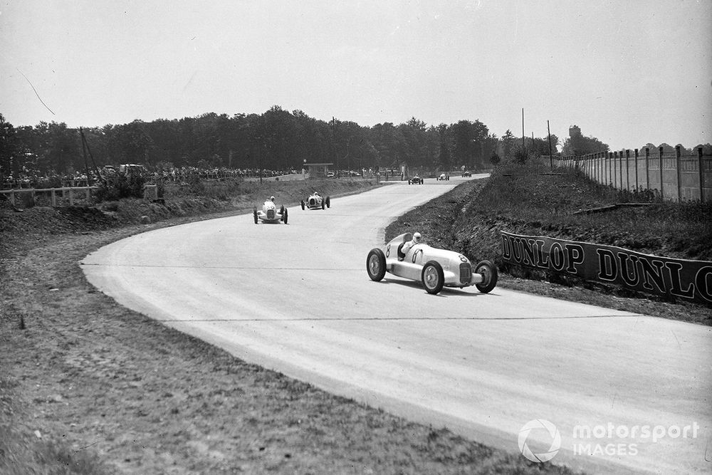 2023 wasn't the first time Mercedes had stripped back paint to save weight