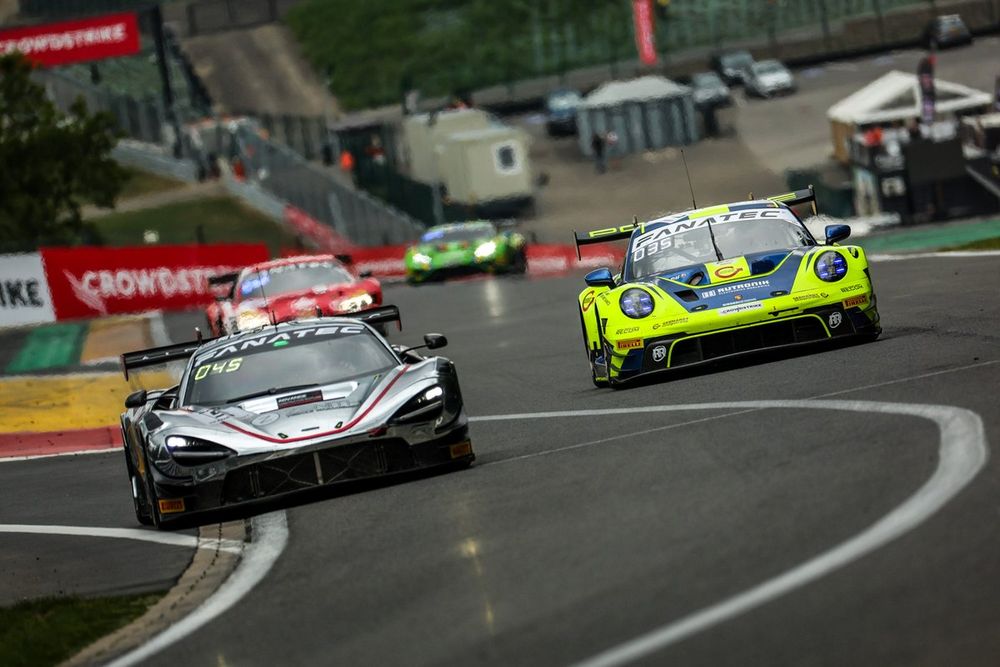 #56 Dinamic GT Huber Racing Porsche 911 GT3 R (992): Jop Rappange, Adrien De Leener, Tanart Sathienthirakul, Daniele Di Amato