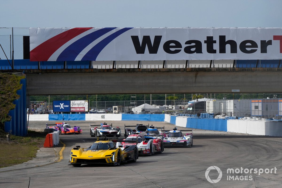 Renger van der Zande, Cadillac V- Series.R, leads a Porsche 963