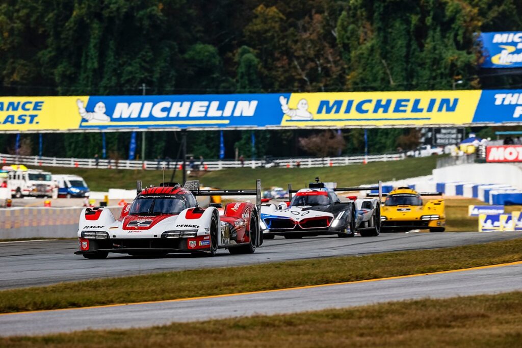 Porsche leads at one-quarter distance Porsche leads at one-quarter distance