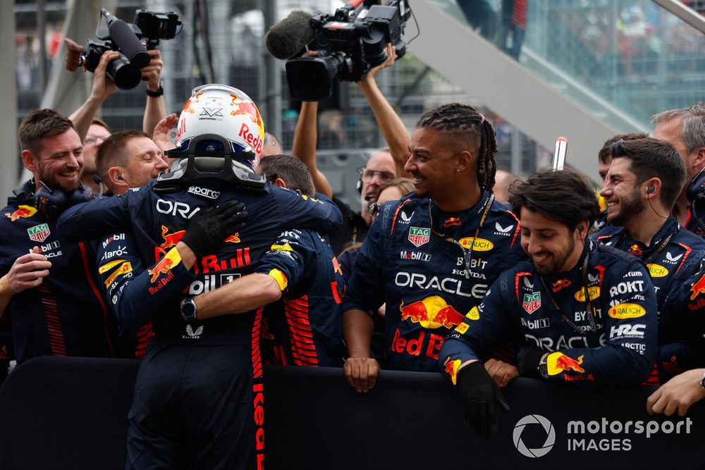 Max Verstappen, Red Bull Racing, 1st position, celebrates with his team on arrival in Parc Ferme