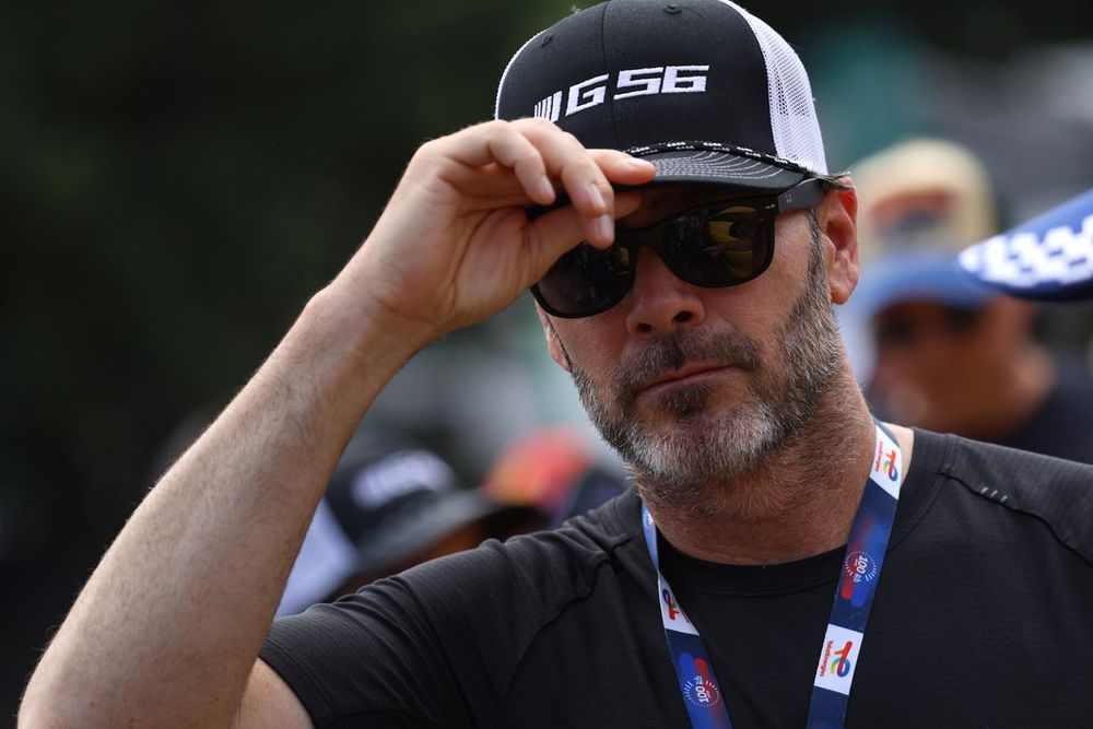 #24 Hendrick Motorsports Chevrolet Camaro ZL1 of Jimmie Johnson