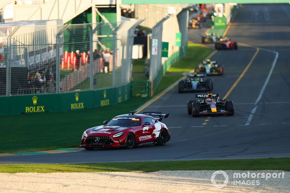The Safety Car Max Verstappen, Red Bull Racing RB19, Lewis Hamilton, Mercedes F1 W14, Fernando Alonso, Aston Martin AMR23
