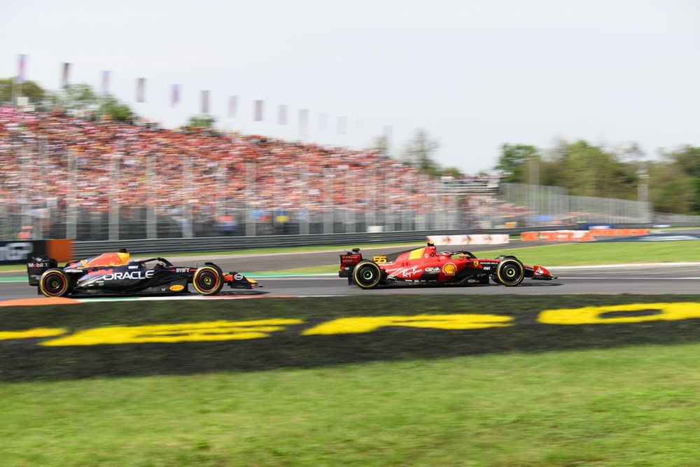 Carlos Sainz, Ferrari SF-23,Max Verstappen, Red Bull Racing RB19