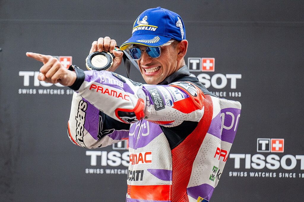 Martin dominates chaotic sprint, Marquez third Martin dominates chaotic sprint, Marquez third