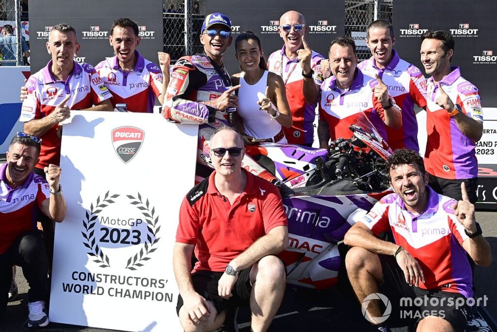 Martin seizes championship lead with sprint win Martin seizes championship lead with sprint win