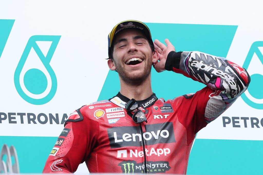 Bastianini takes comeback win, Bagnaia opens points lead