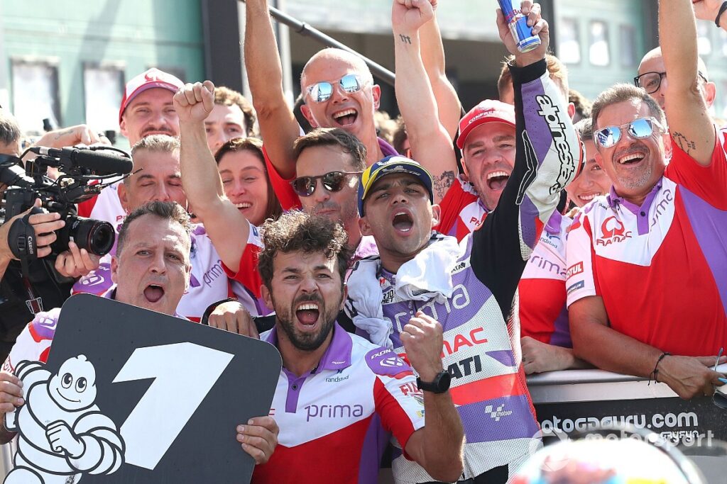 Martin dominates to ignite title charge as Pedrosa stars Martin dominates to ignite title charge as Pedrosa stars