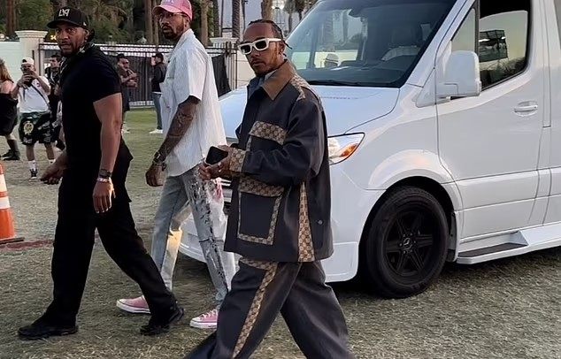 Льюис Хэмилтон на музыкальном фестивале Coachella-2023 © Daily Mail