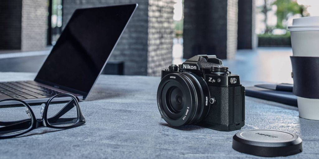 Nikon представляет новый фикс-объектив «блинчик»