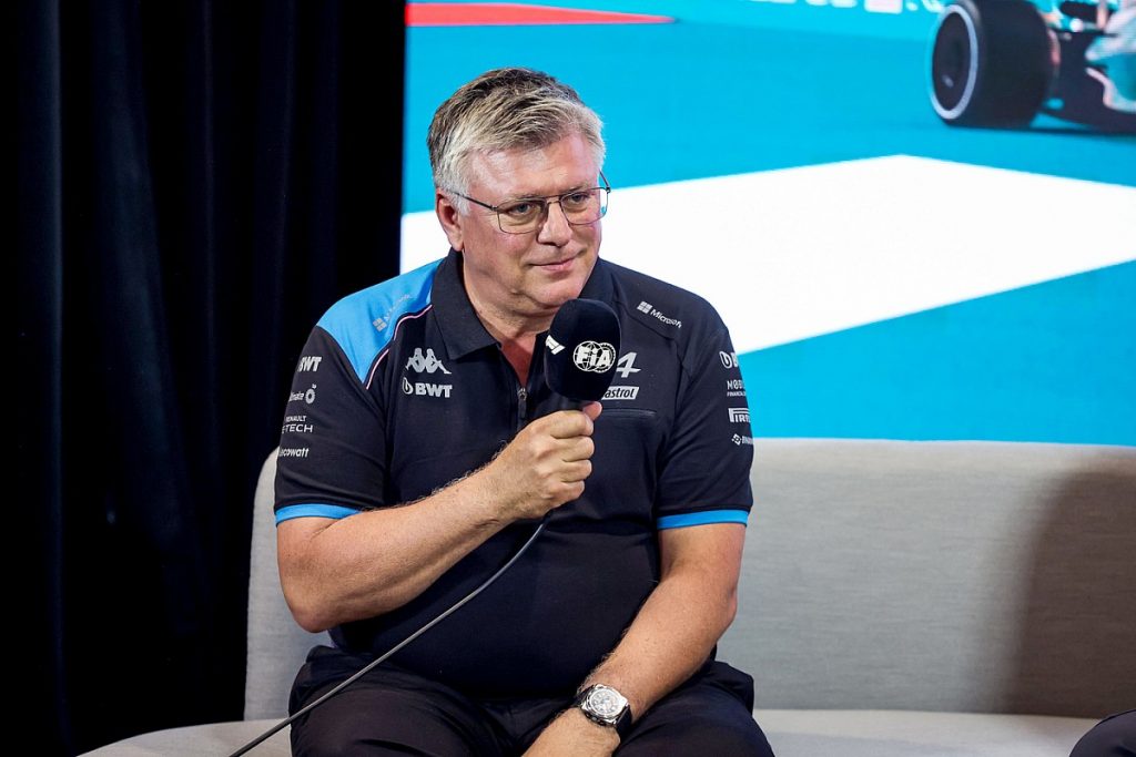 Alpine ‘amateurish’ criticisms don’t heap pressure on F1 team, says Szafnauer Alpine ‘amateurish’ criticisms don’t heap pressure on F1 team, says Szafnauer