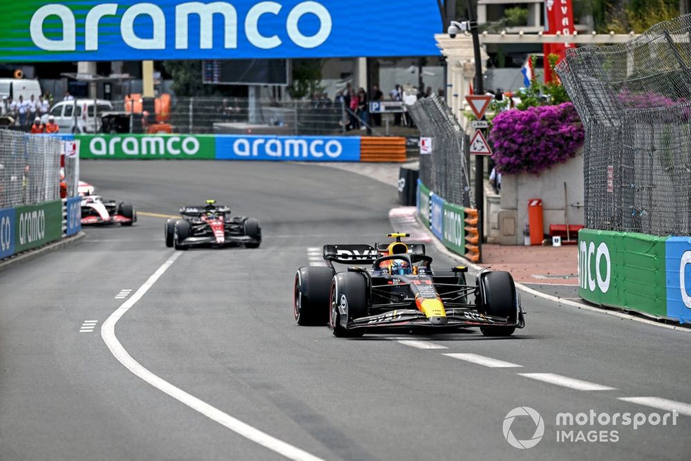 Sergio Perez, Red Bull Racing RB19, Zhou Guanyu, Alfa Romeo C43