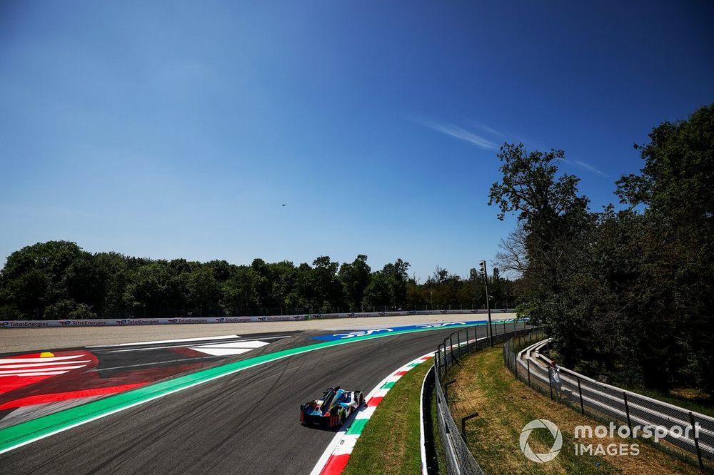 #93 Peugeot Totalenergies Peugeot 9X8: Paul Di Resta, Mikkel Jensen, Jean-Eric Vergne