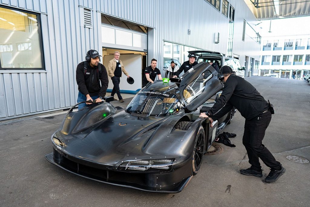 Porsche hands over first customer LMDh cars to JOTA, JDC-Miller