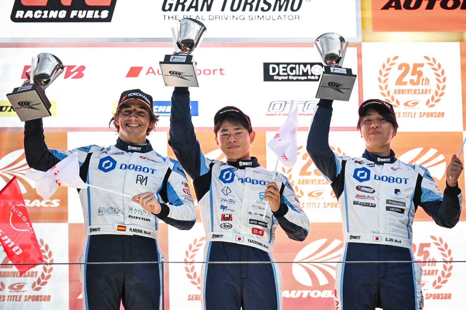 Merhi (left) on the podium at Fuji with Katayama and third driver Seiya Jin
