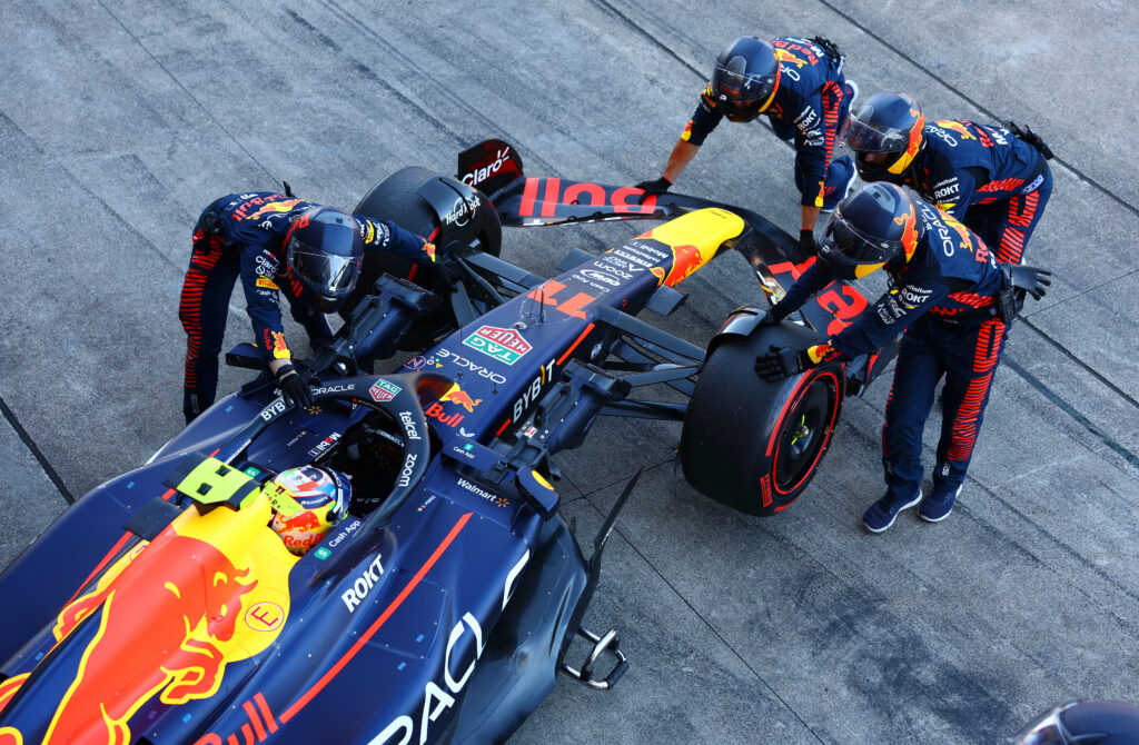 «А что, так можно было?» Red Bull ткнула FIA лицом в лазейку в правилах Формулы 1 «А что, так можно было?» Red Bull ткнула FIA лицом в лазейку в правилах Формулы 1