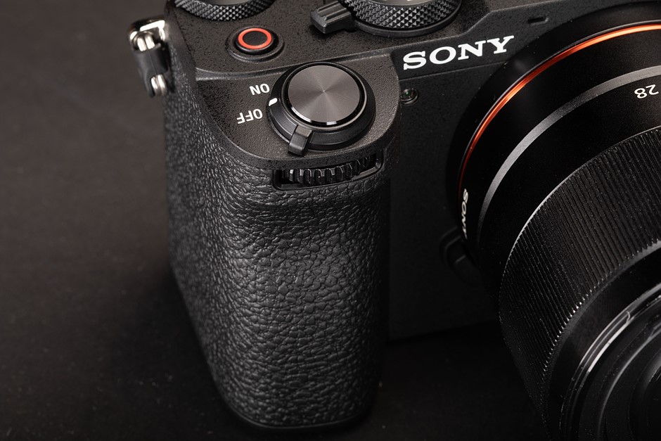 Sony a7C II vs a7CR, what are they and how do they compare?: Digital Photography Review Sony a7C II vs a7CR, what are they and how do they compare?: Digital Photography Review