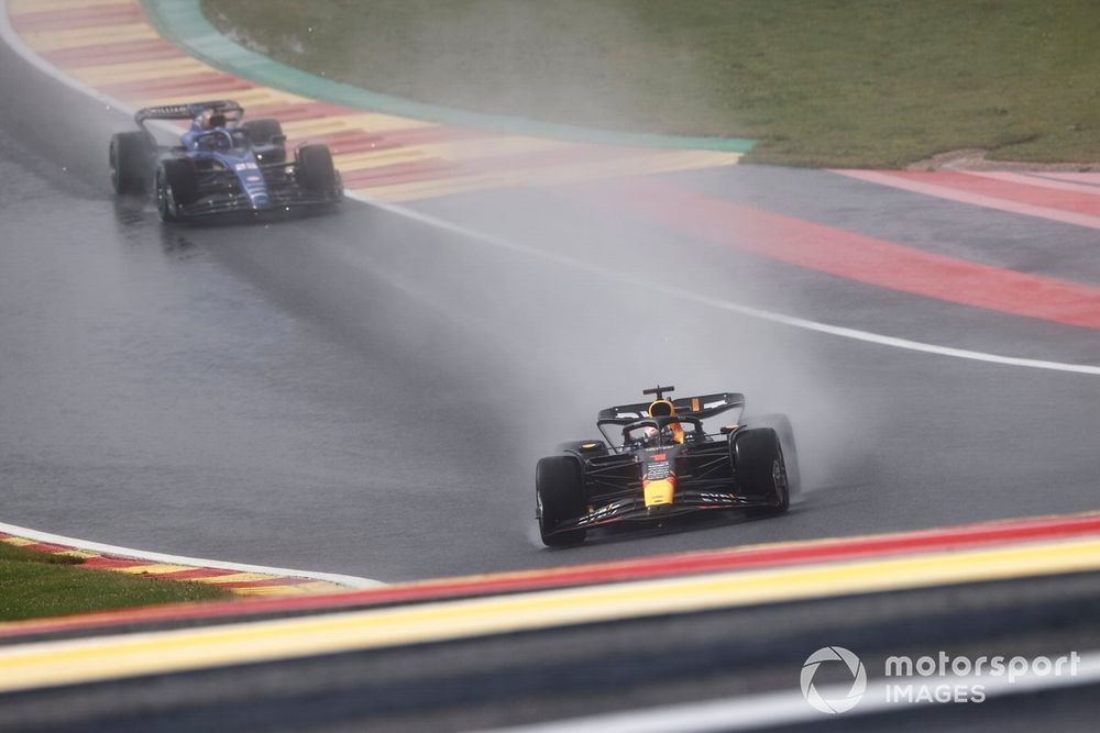 Max Verstappen, Red Bull Racing RB19, Alex Albon, Williams FW45