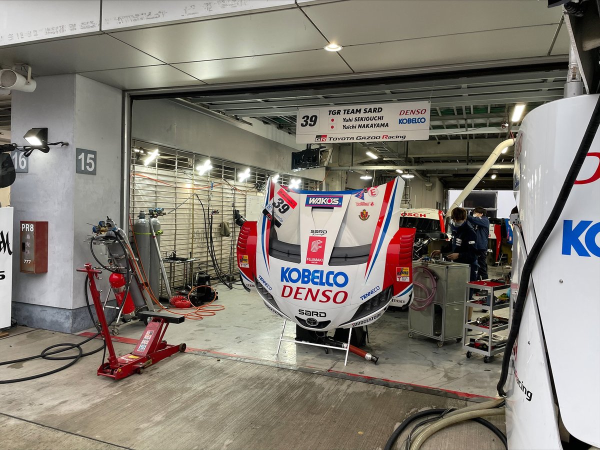 #39 SARD bonnet at Fuji