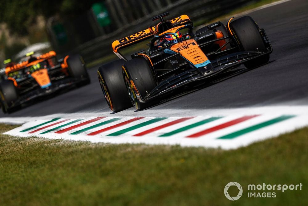 Oscar Piastri, McLaren MCL60, Lando Norris, McLaren MCL60