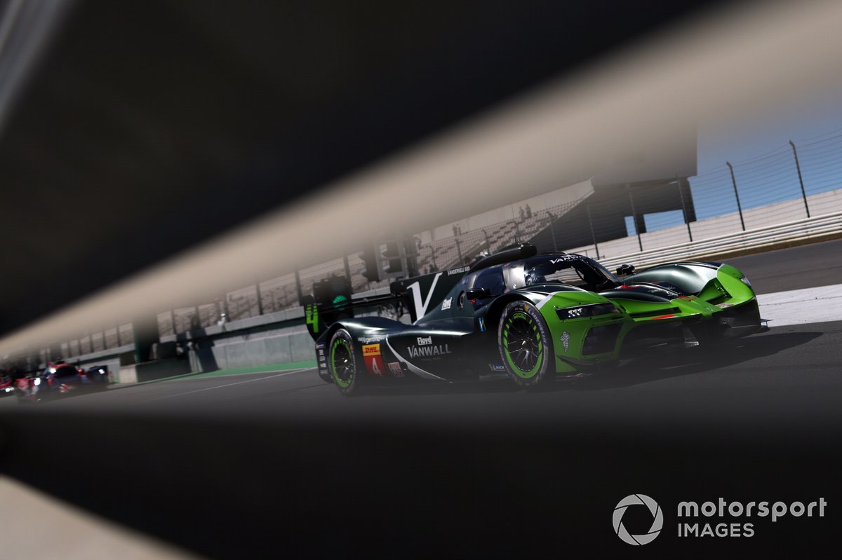 #4 Floyd Vanwall Racing Team Vanwall Vandervell 680: Tom Dillmann, Esteban Guerrieri, Jacques Villeneuve