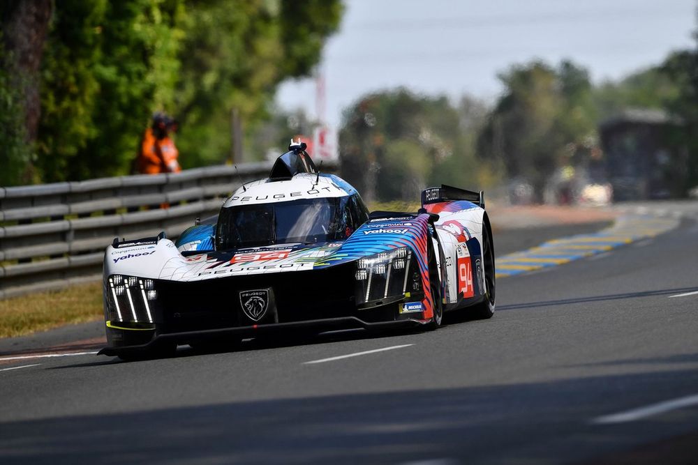 Peugeot's LMH 9X8 of Loic Duval, Gustavo Menezes, Nico Muller