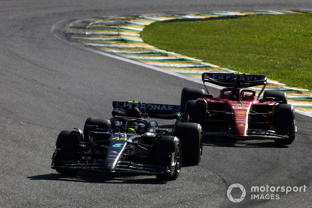 Lewis Hamilton, Mercedes F1 W14, Carlos Sainz, Ferrari SF-23