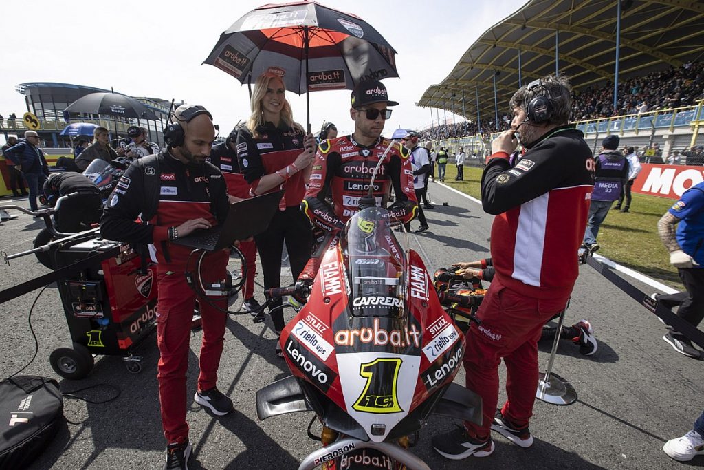 Alvaro Bautista signs new Ducati contract Alvaro Bautista signs new Ducati contract