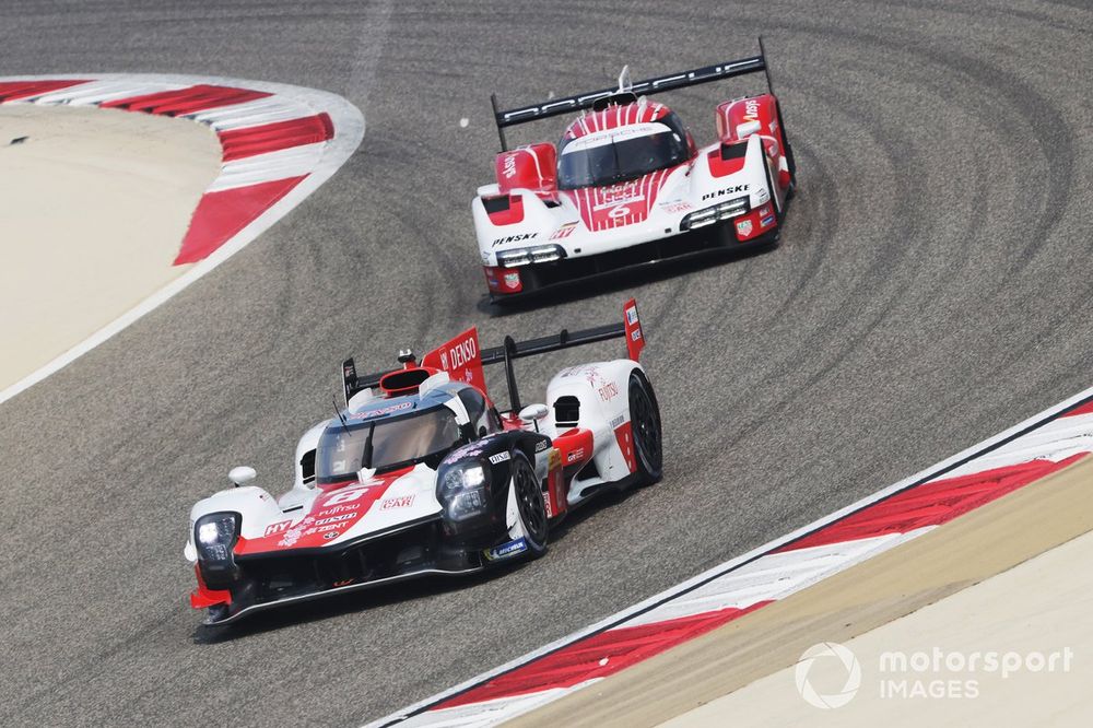 #8 Toyota Gazoo Racing Toyota GR010 - Hybrid: Sebastien Buemi, Brendon Hartley, Ryo Hirakawa, #6 Porsche Penske Motorsport Porsche 963: Kevin Estre, André Lotterer, Laurens Vanthoor