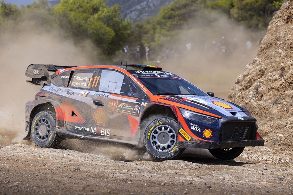 Neuville holds off Ogier to maintain narrow lead