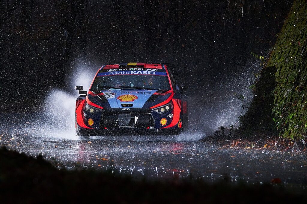 Neuville crashes out, easing pressure on Evans
