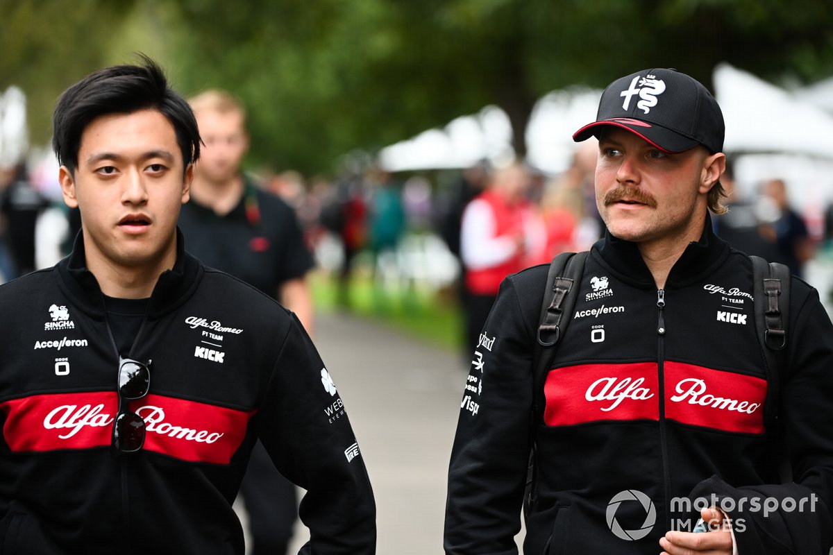 Zhou Guanyu, Alfa Romeo F1 Team and Valtteri Bottas, Alfa Romeo F1 Team 