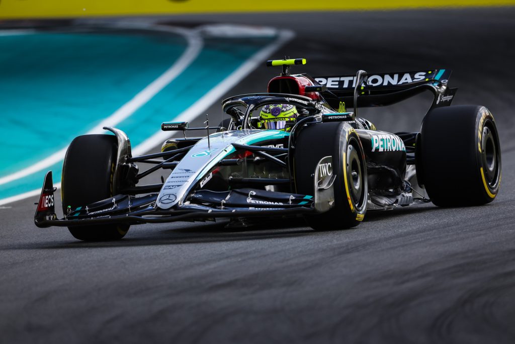 Льюис Хэмилтон: Mercedes борется с Haas – не знаю, с чем это связано