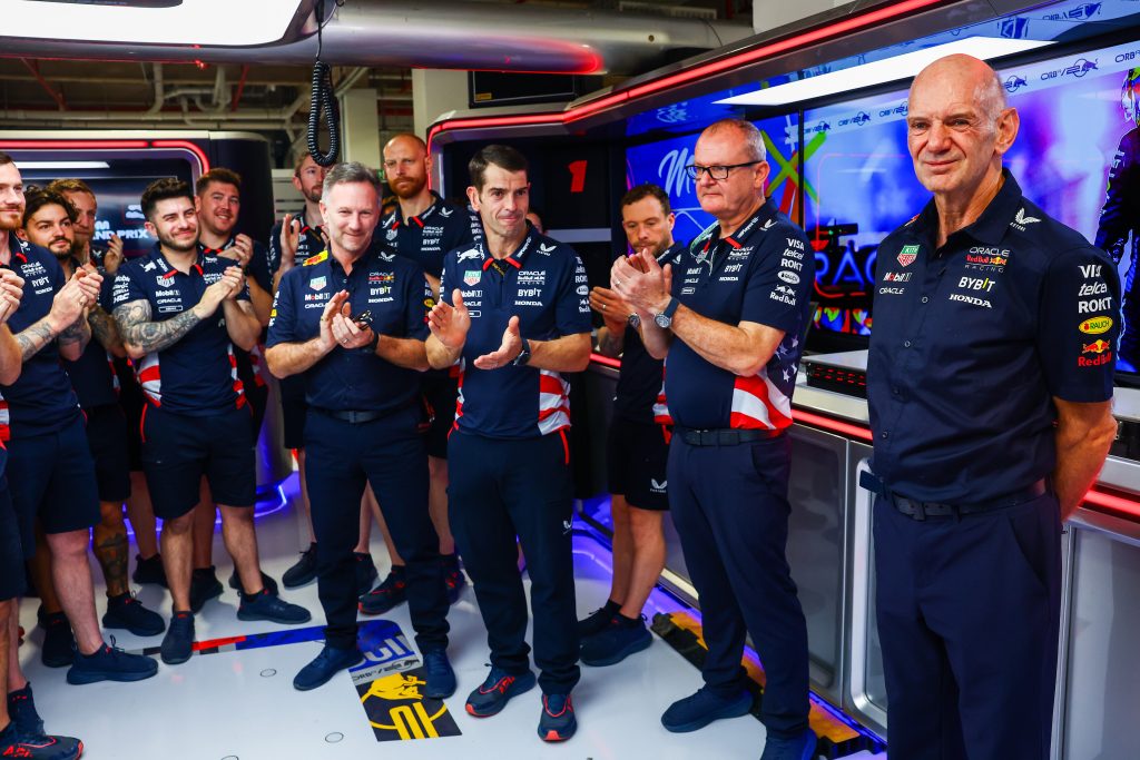 Джо Сейвуд нашел странный момент в истории с уходом Ньюи из Red Bull