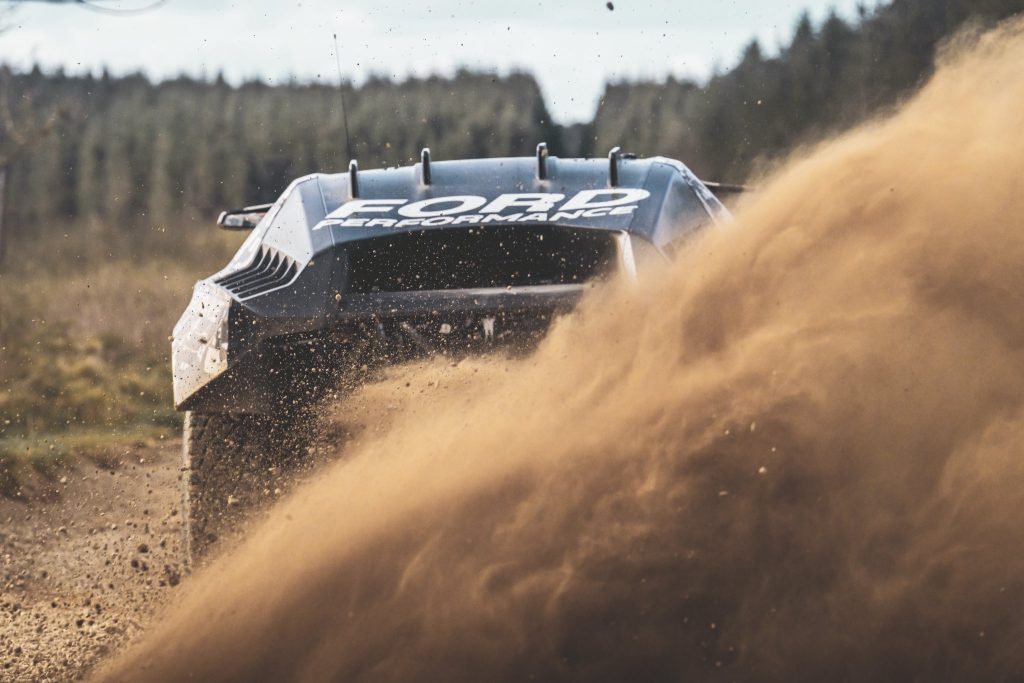 Ford показал тизер нового внедорожника для «Дакара» Ford показал тизер нового внедорожника для «Дакара»