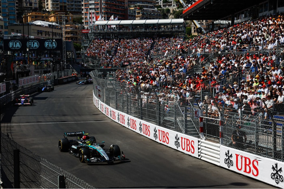 Тото Вольф: Mercedes должна брать пример с Ferrari и McLaren Тото Вольф: Mercedes должна брать пример с Ferrari и McLaren