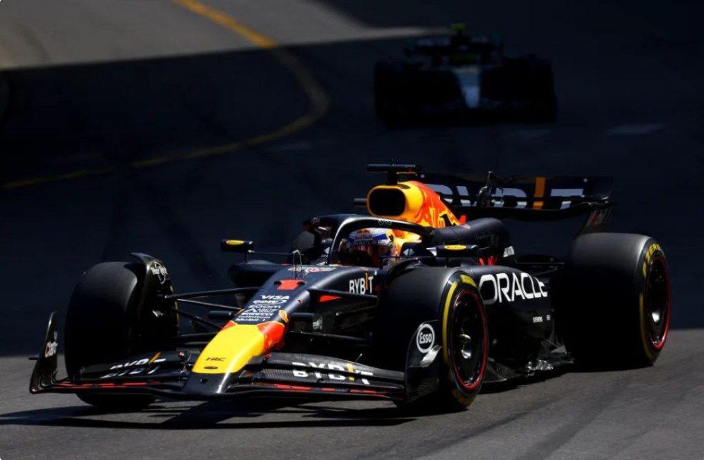 Макс Ферстаппен не собирается уходить из Red Bull Racing Макс Ферстаппен не собирается уходить из Red Bull Racing
