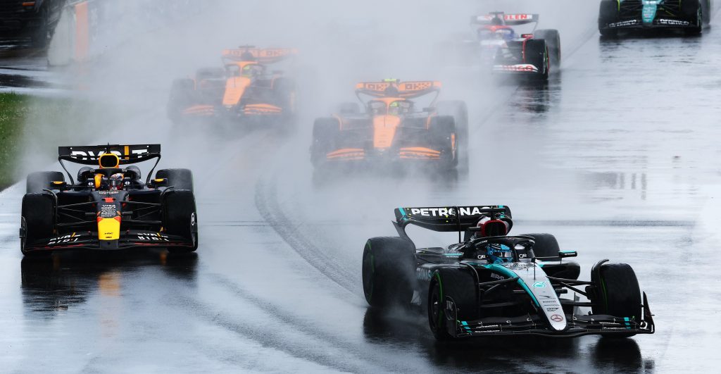 Red Bull Racing заподозрила Mercedes в нарушении правил Red Bull Racing заподозрила Mercedes в нарушении правил