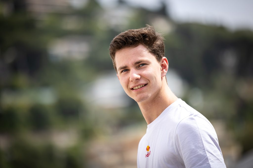 Юниора исключили из программы Red Bull после четырёх гонок в Формуле 3 Юниора исключили из программы Red Bull после четырёх гонок в Формуле 3