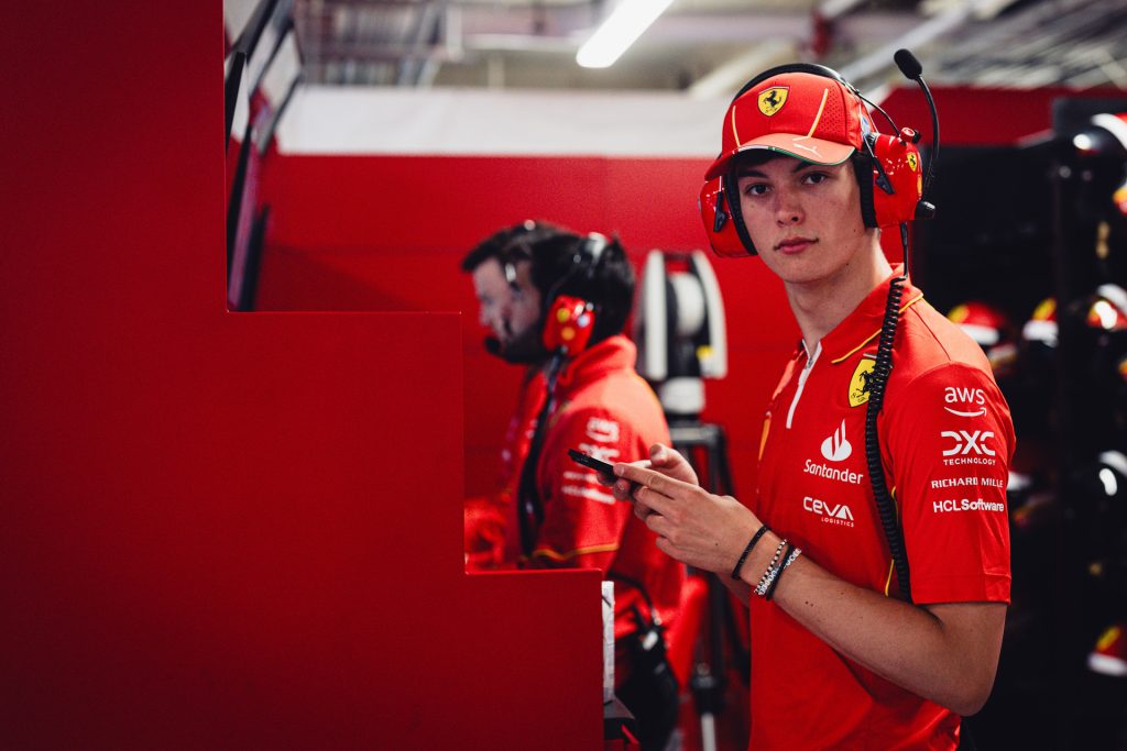 Оливер Берман рассчитывает заменить Льюиса Хэмилтона в Ferrari Оливер Берман рассчитывает заменить Льюиса Хэмилтона в Ferrari