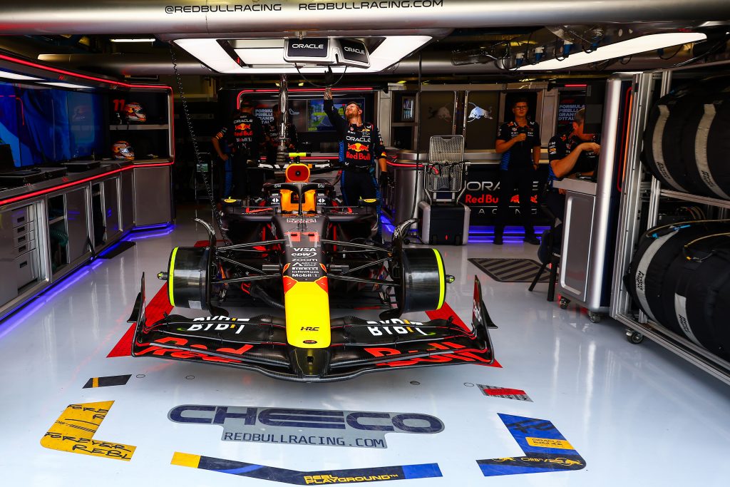В Red Bull Racing показали работу с хитрым устройством. Видео В Red Bull Racing показали работу с хитрым устройством. Видео