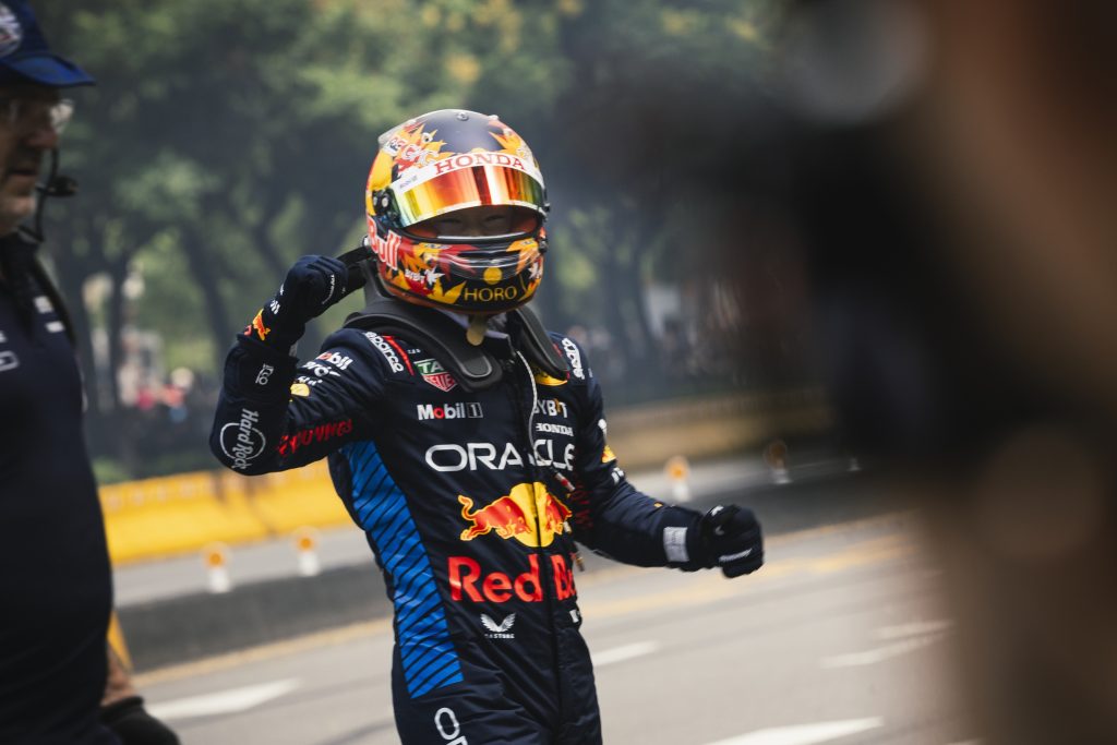 Юки Цунода протестирует болид Red Bull в Абу-Даби