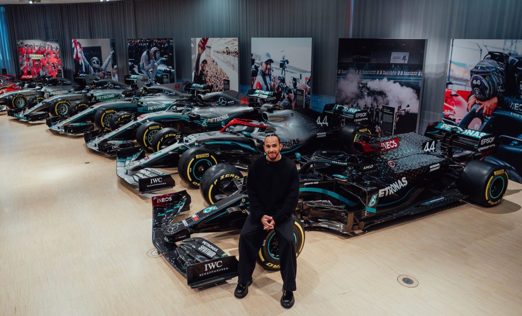 Льюис Хэмилтон попрощался с Mercedes-AMG